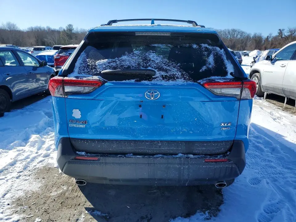 2021 TOYOTA RAV4 XLE  