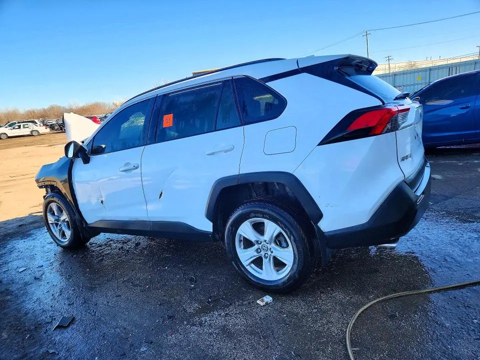 2021 TOYOTA RAV4 XLE  