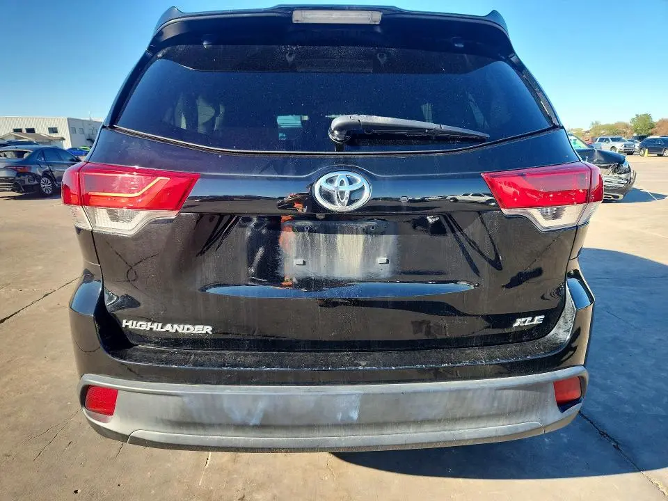 2019 TOYOTA HIGHLANDER XLE  