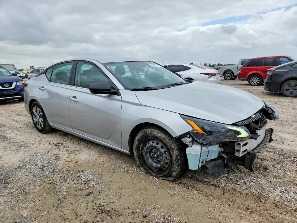 2024 NISSAN ALTIMA S  