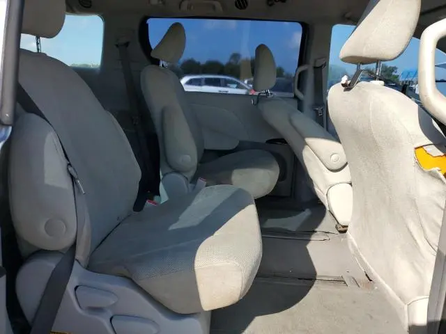 2011 TOYOTA SIENNA   