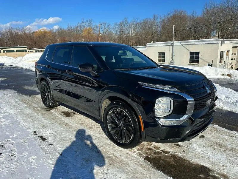 2022 MITSUBISHI OUTLANDER SE  