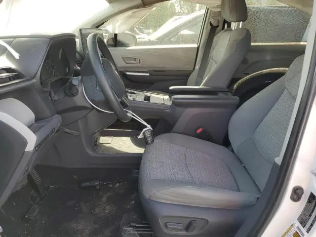 2021 TOYOTA SIENNA LE  