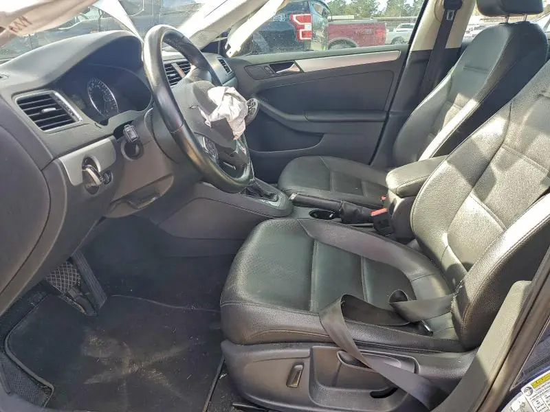 2013 VOLKSWAGEN JETTA SE  