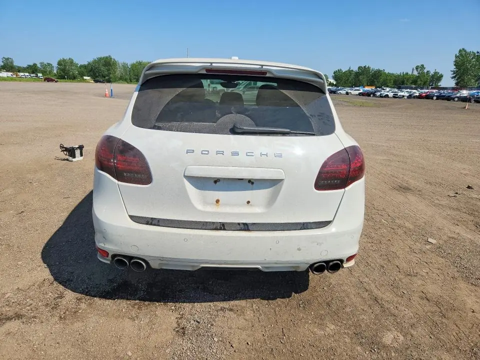 2014 PORSCHE CAYENNE   
