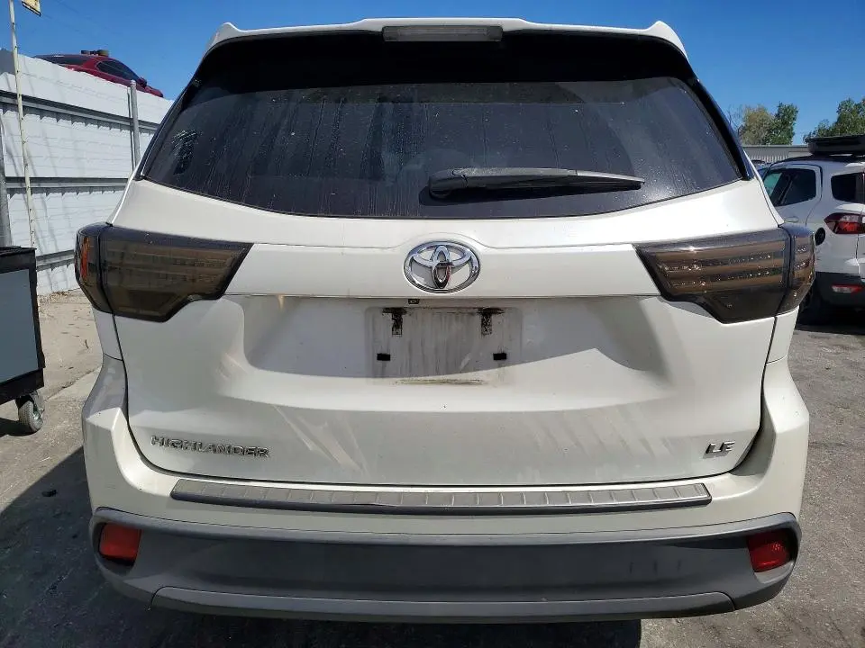 2015 TOYOTA HIGHLANDER LE  