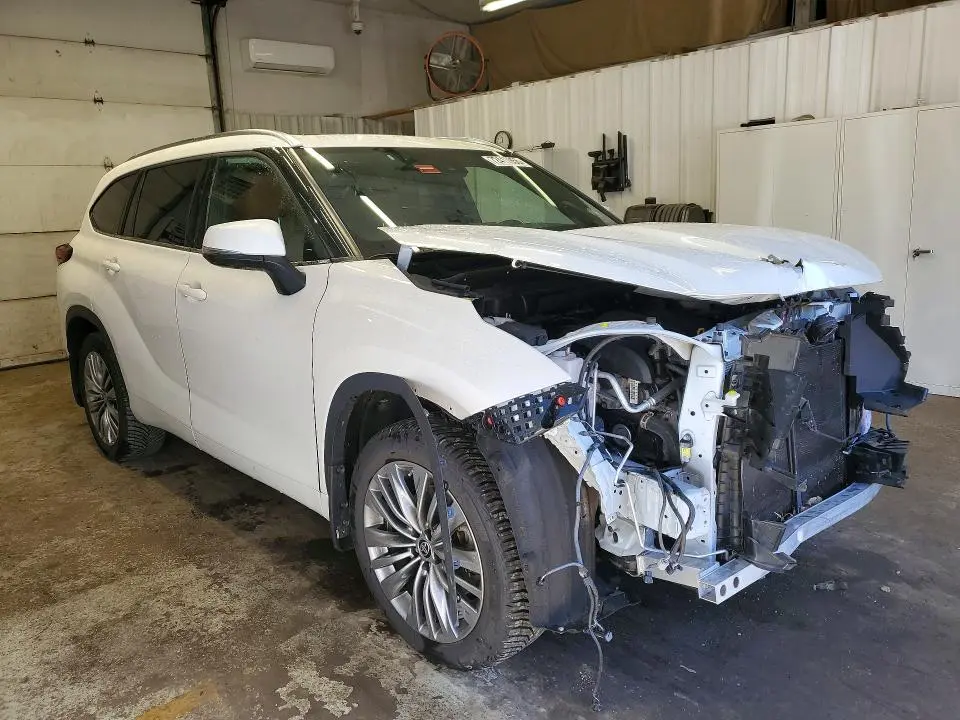 2020 TOYOTA HIGHLANDER PLATINUM  