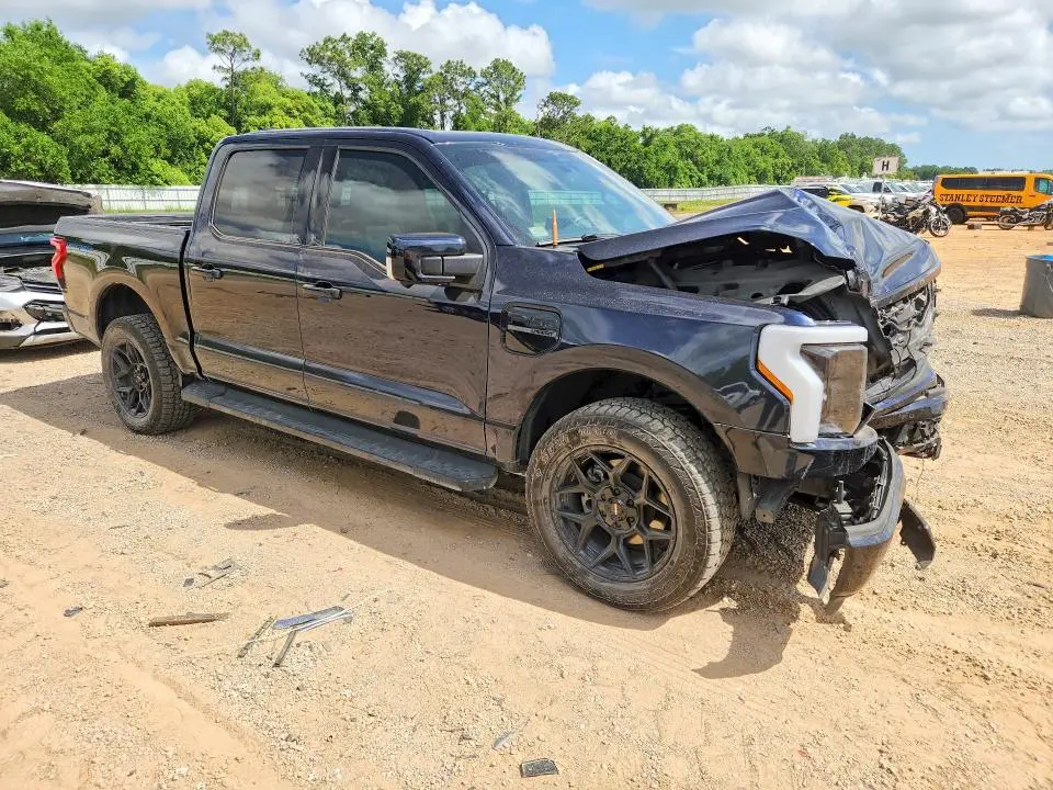 2023 FORD F150 LIGHTNING PRO  