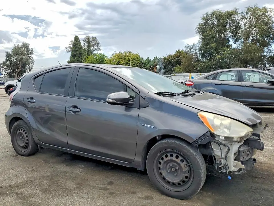 2013 TOYOTA PRIUS C THREE  