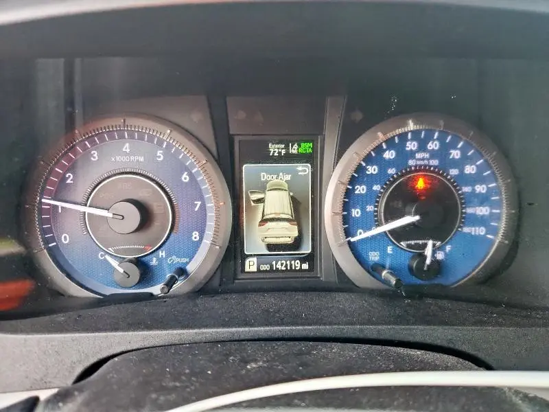 2019 TOYOTA SIENNA XLE  