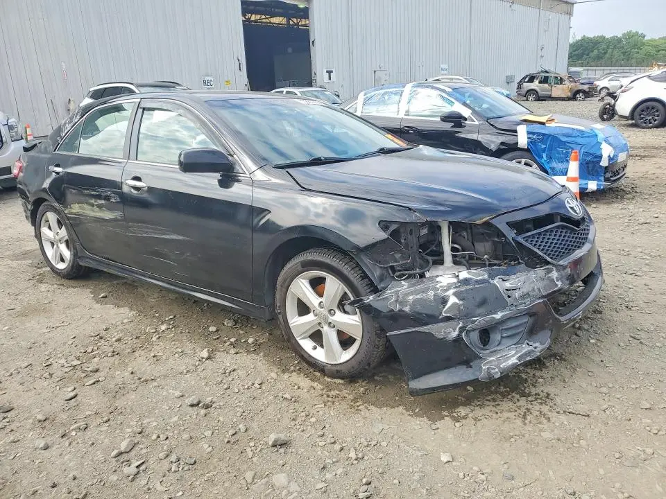 2011 TOYOTA CAMRY SE V6  