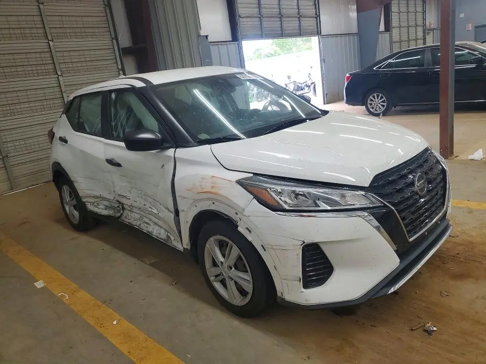 2021 NISSAN KICKS S  