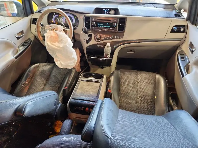 2013 TOYOTA SIENNA SPORT  
