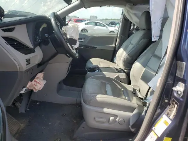 2019 TOYOTA SIENNA XLE  