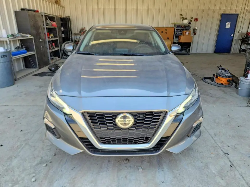 2022 NISSAN ALTIMA SV  