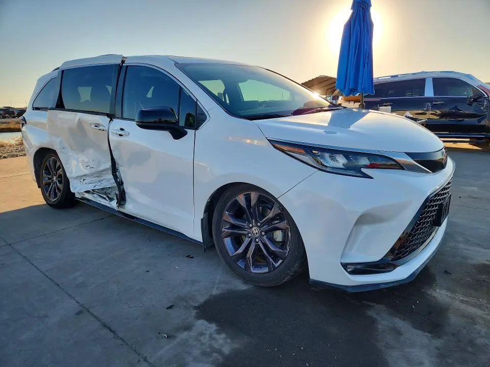 2022 TOYOTA SIENNA XSE 7-PASSENGER  