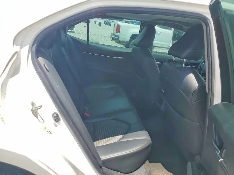 2018 TOYOTA CAMRY SE  