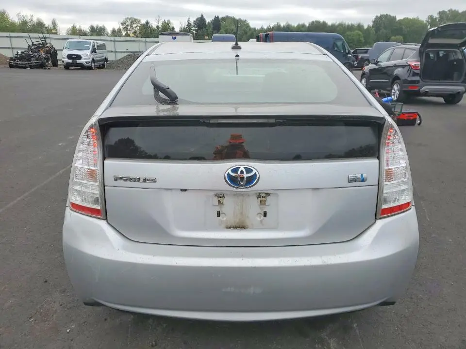 2010 TOYOTA PRIUS III  