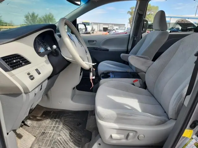 2013 TOYOTA SIENNA LE  