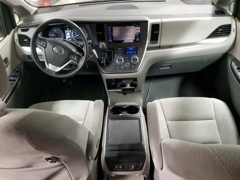 2019 TOYOTA SIENNA LE  