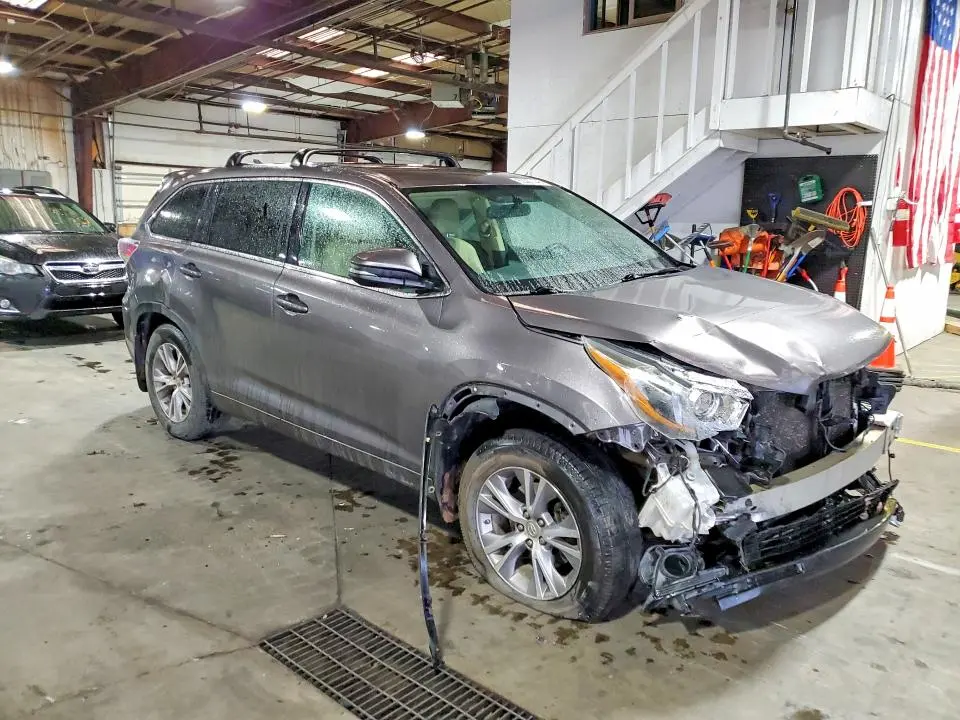 2015 TOYOTA HIGHLANDER LE PLUS  