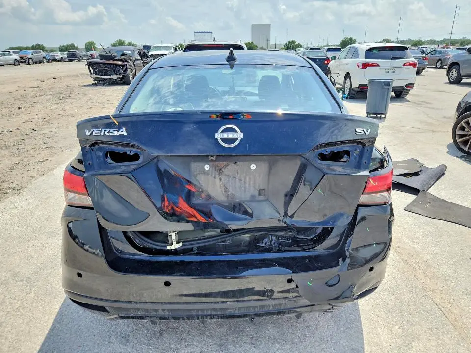2024 NISSAN VERSA SV  