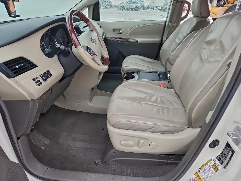 2011 TOYOTA SIENNA XLE  