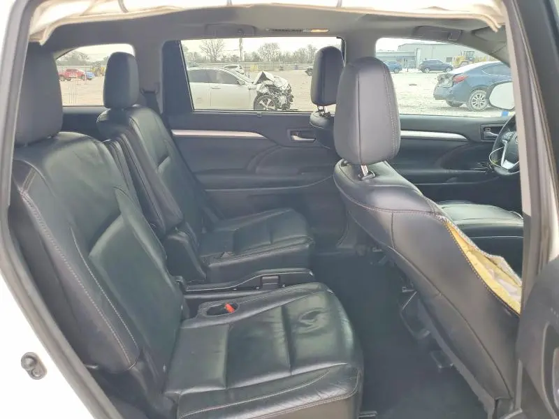 2016 TOYOTA HIGHLANDER XLE  