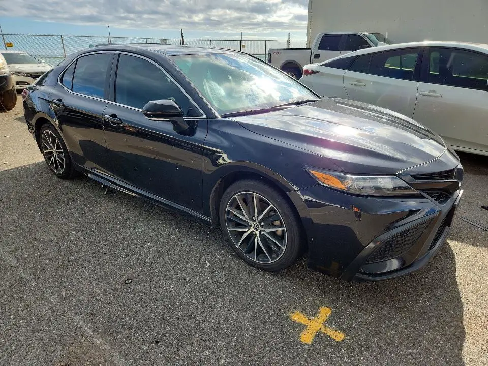 2021 TOYOTA CAMRY SE  