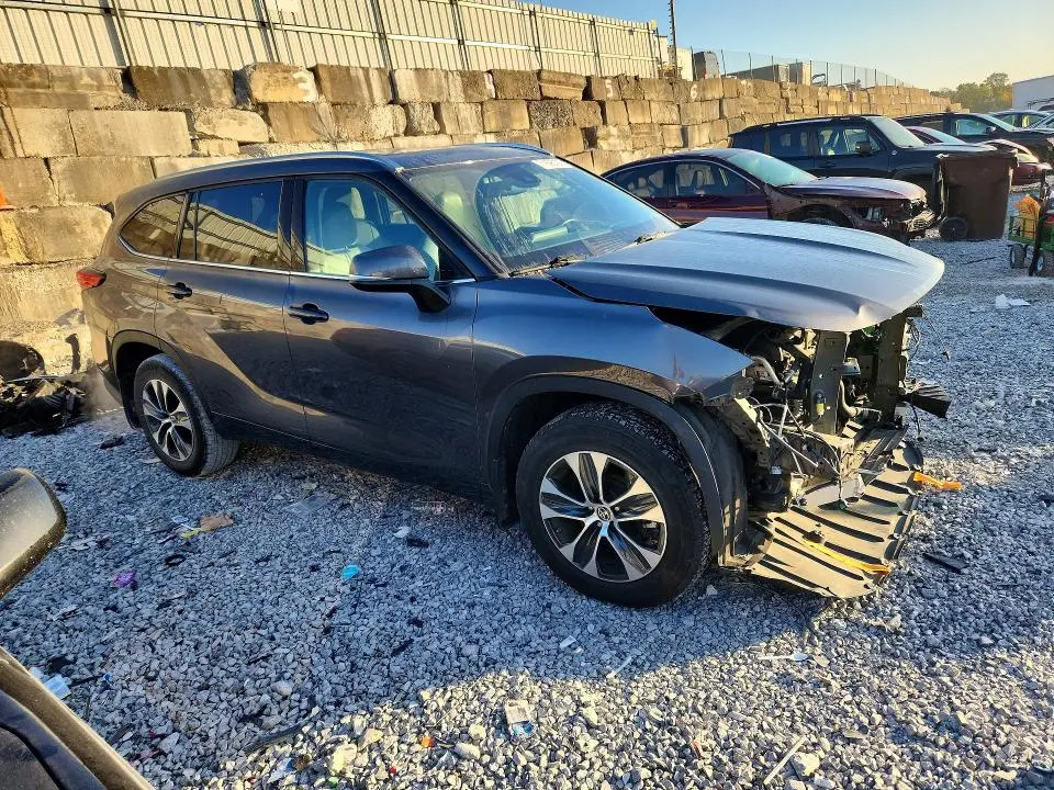 2021 TOYOTA HIGHLANDER XLE  
