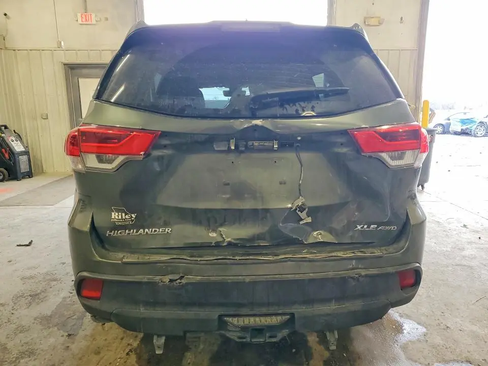 2017 TOYOTA HIGHLANDER SE  