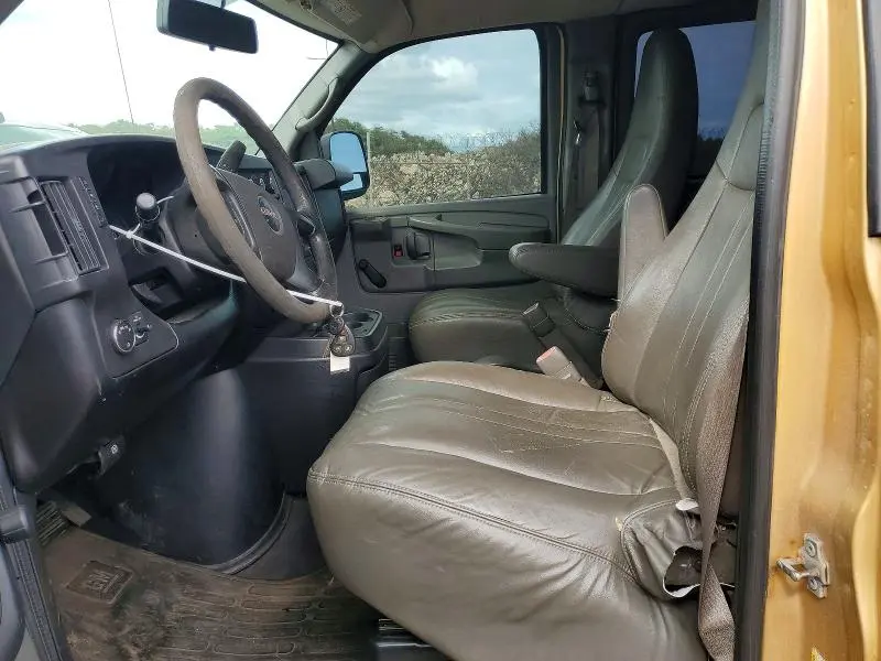 2013 GMC SAVANA G3500 LS  