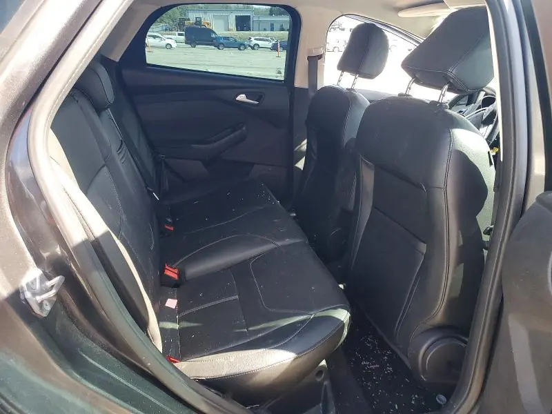 2016 FORD FOCUS SE  