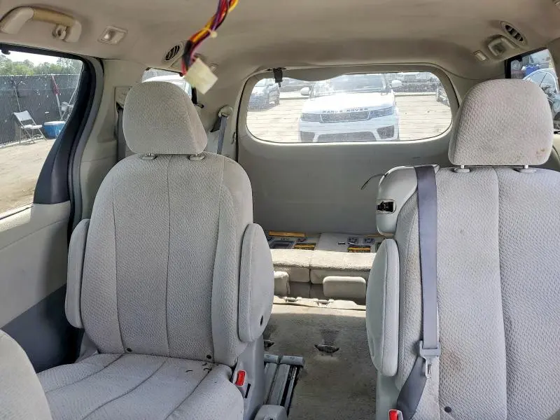 2011 TOYOTA SIENNA LE  