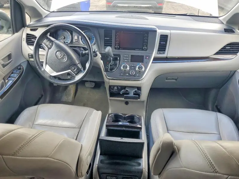 2018 TOYOTA SIENNA XLE 8-PASSENGER  