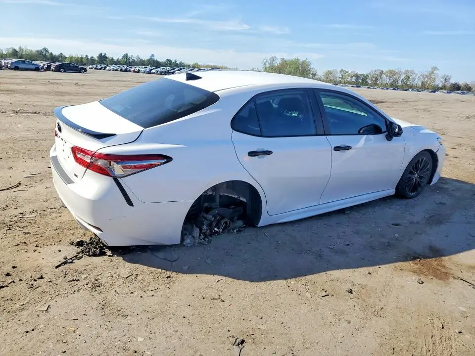 2019 TOYOTA CAMRY SE  