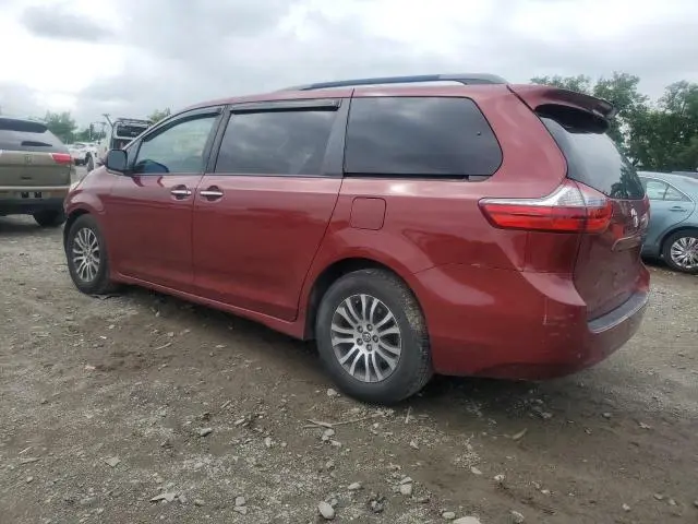2020 TOYOTA SIENNA XLE  