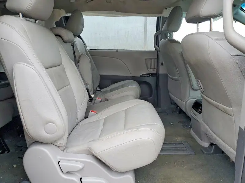 2016 TOYOTA SIENNA XLE 8-PASSENGER  