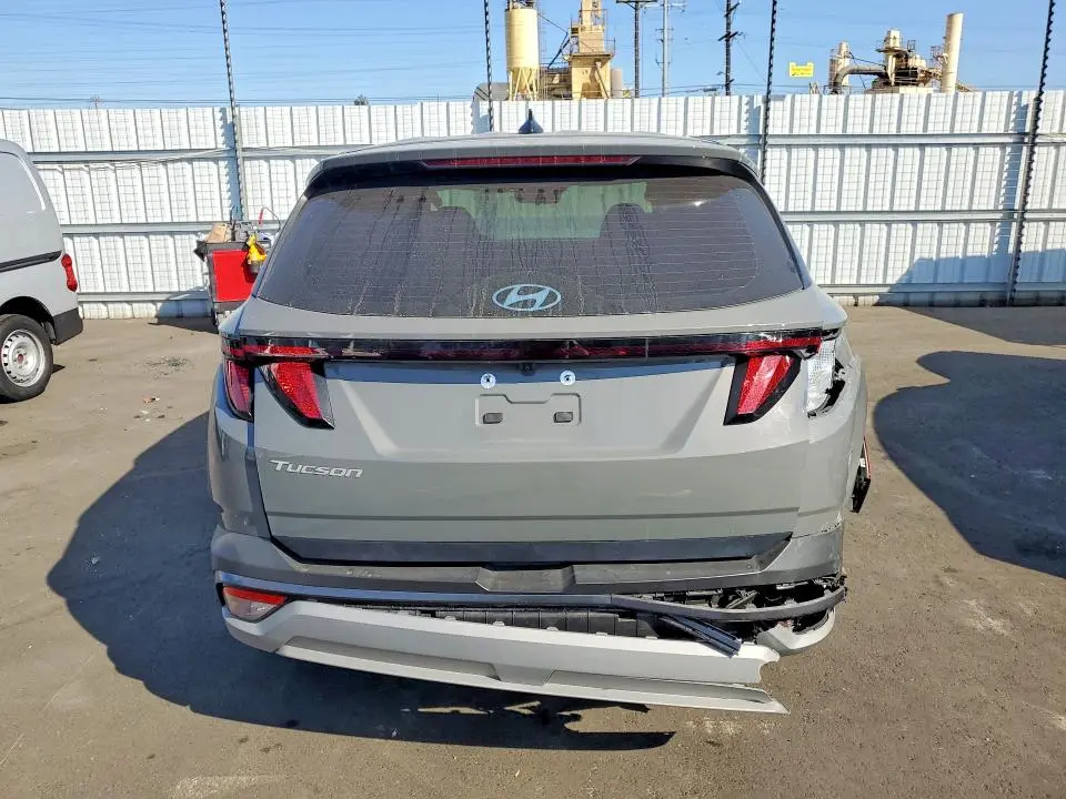 2025 HYUNDAI TUCSON SE  