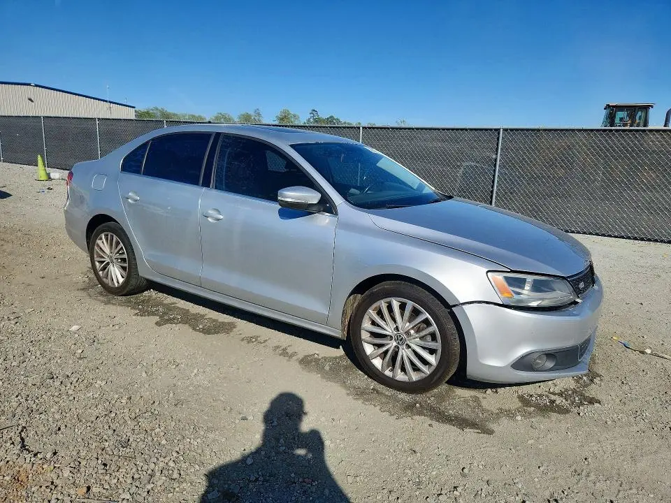 2011 VOLKSWAGEN JETTA SEL  