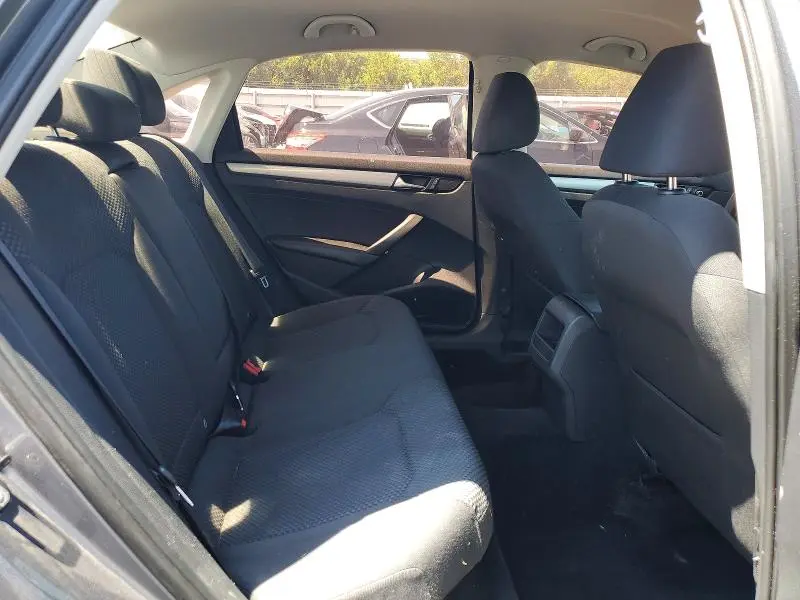 2013 VOLKSWAGEN PASSAT S  