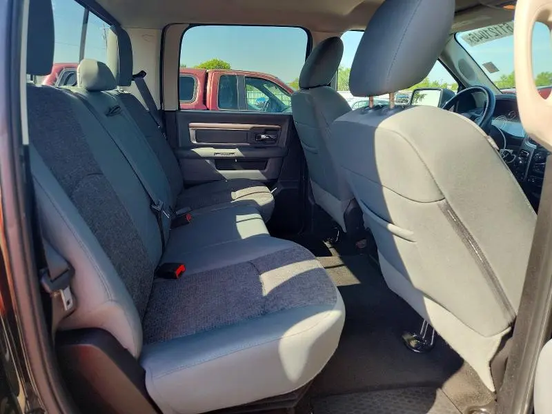 2016 RAM 1500 SLT  