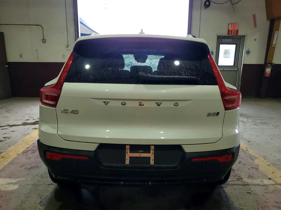 2026 VOLVO XC40 PLUS  