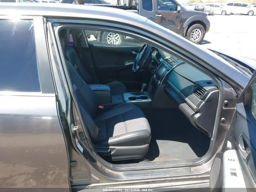 2014 TOYOTA CAMRY SE