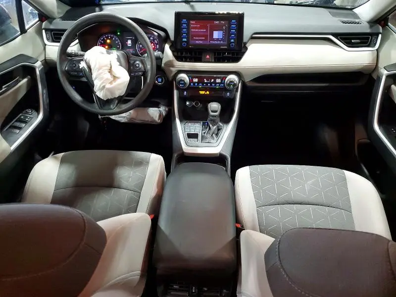 2021 TOYOTA RAV4 XLE  