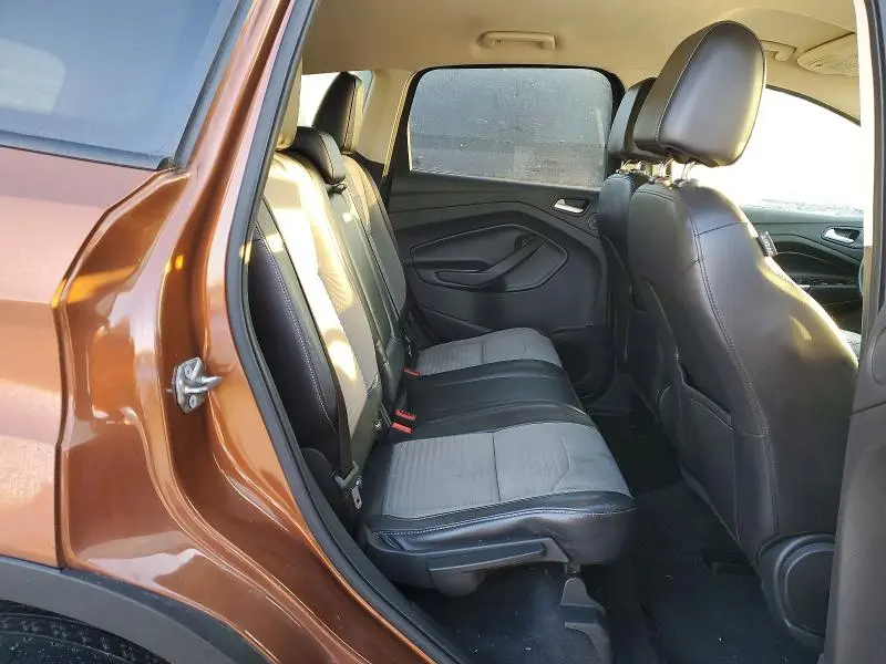 2017 FORD ESCAPE SE  