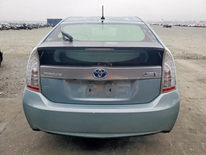 2013 TOYOTA PRIUS PLUG-IN   