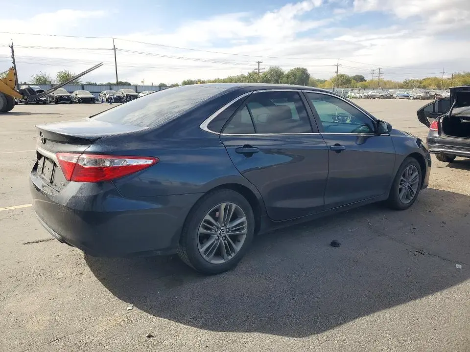 2016 TOYOTA CAMRY SE  