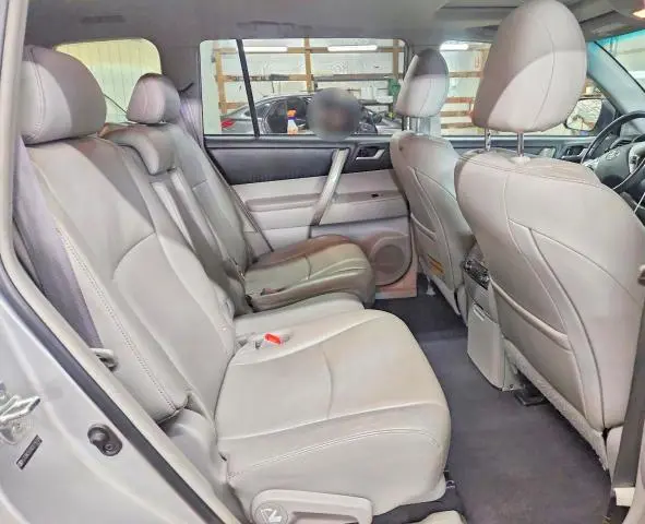 2012 TOYOTA HIGHLANDER SE  