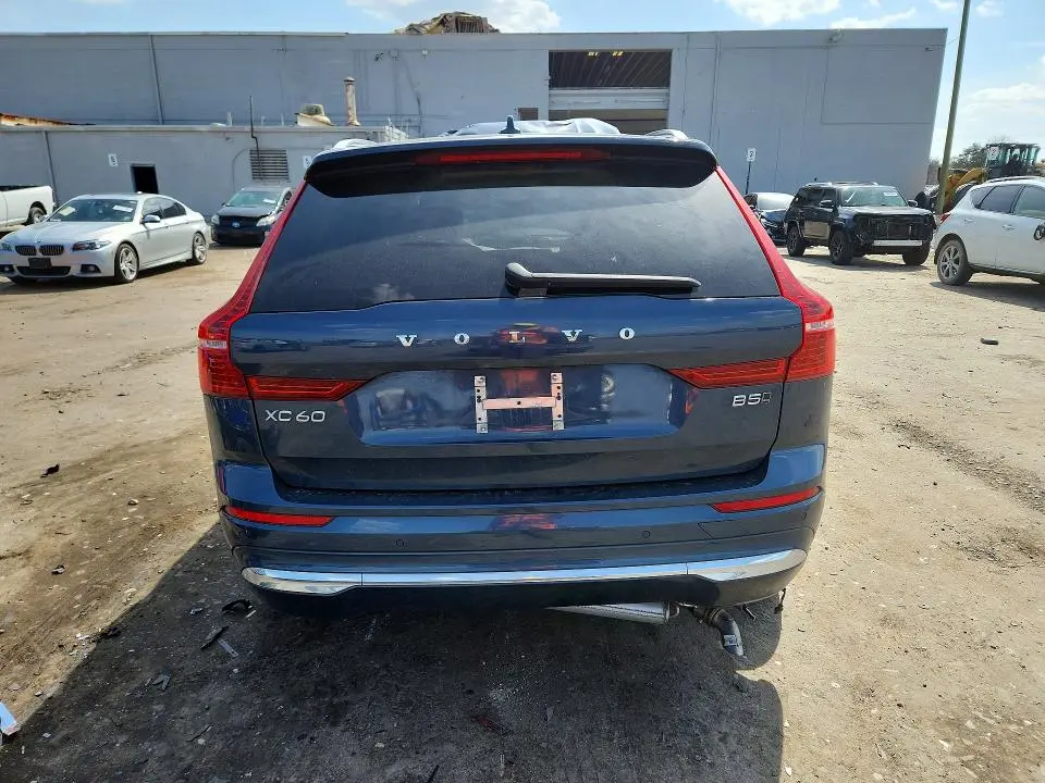 2023 VOLVO XC60 PLUS  